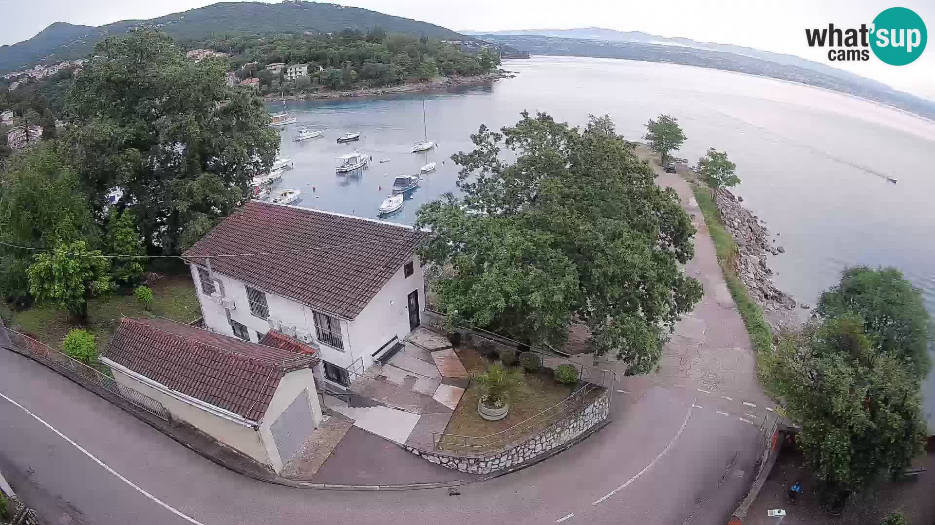Spletna kamera pristanišče Ika – Pogled v živo na pristanišče in luči Opatije