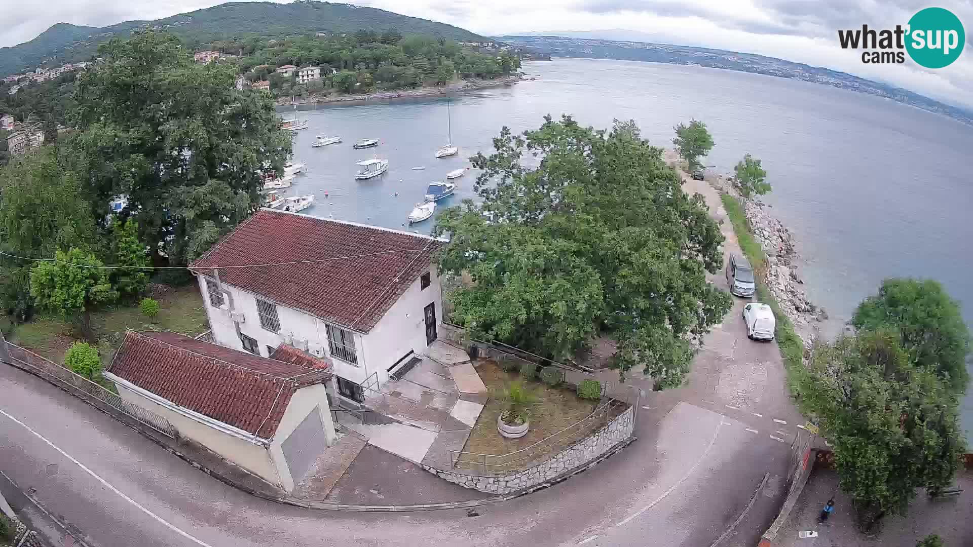 Web kamera luka Ika – Pogled uživo na luku i svjetla Opatije