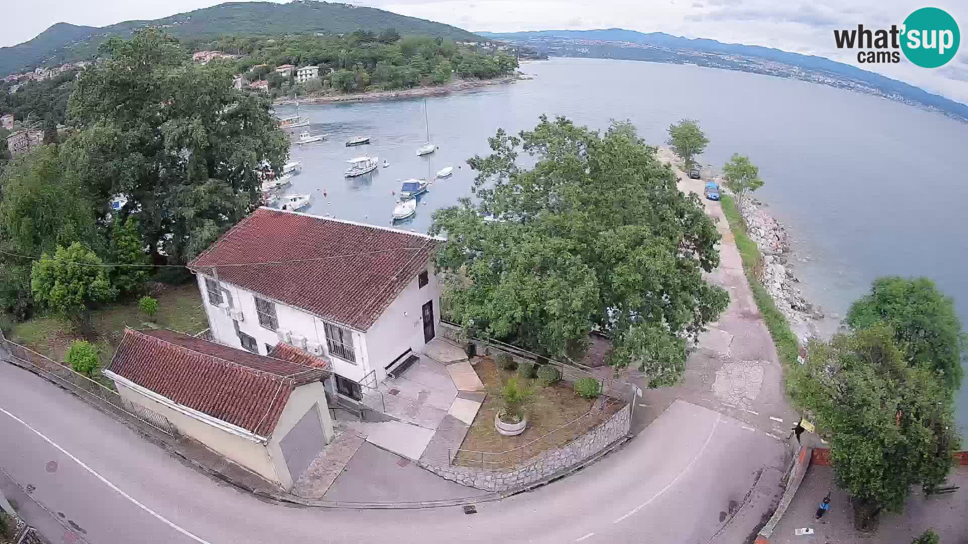 Spletna kamera pristanišče Ika – Pogled v živo na pristanišče in luči Opatije