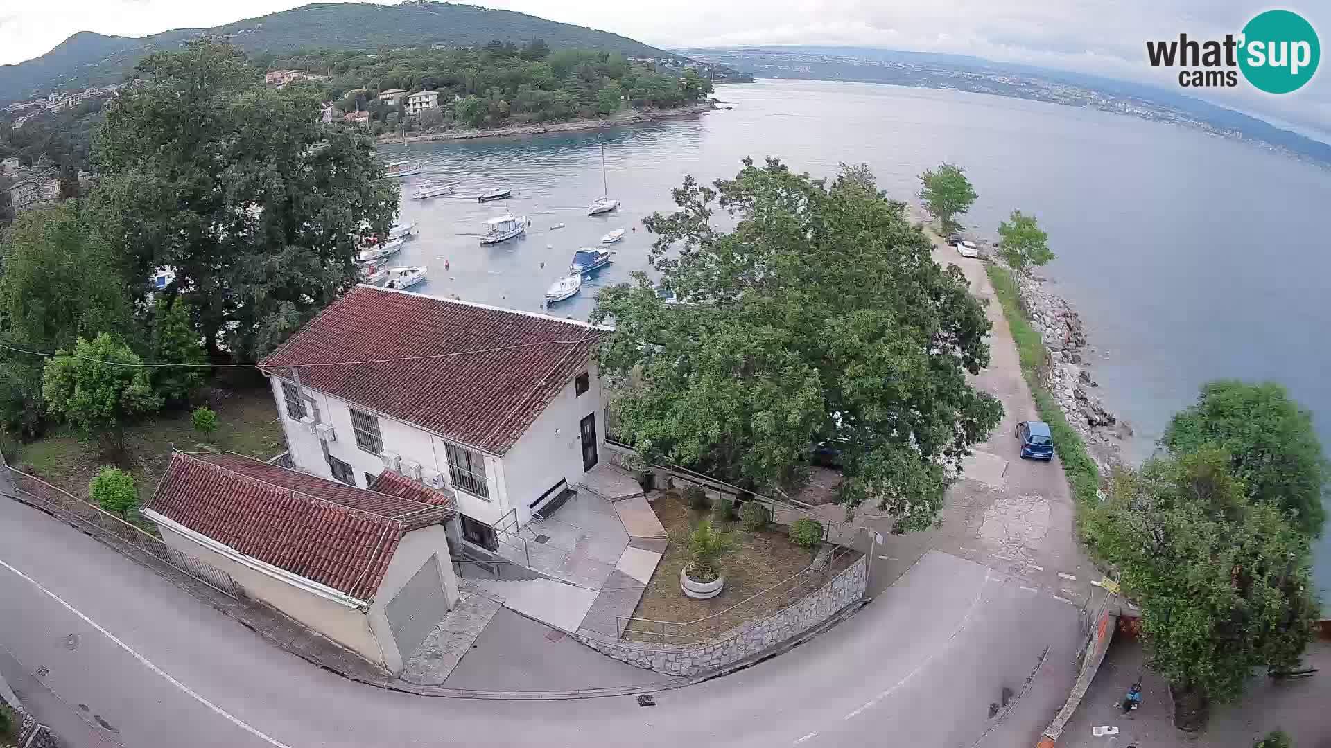 Web kamera luka Ika – Pogled uživo na luku i svjetla Opatije