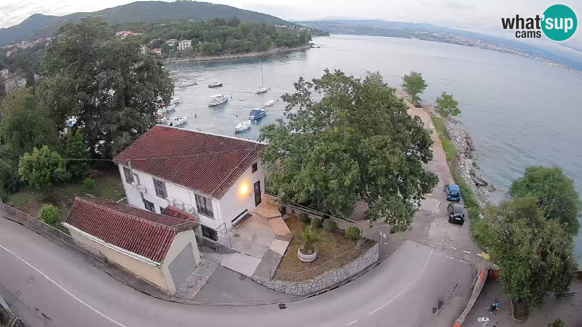 Web kamera luka Ika – Pogled uživo na luku i svjetla Opatije