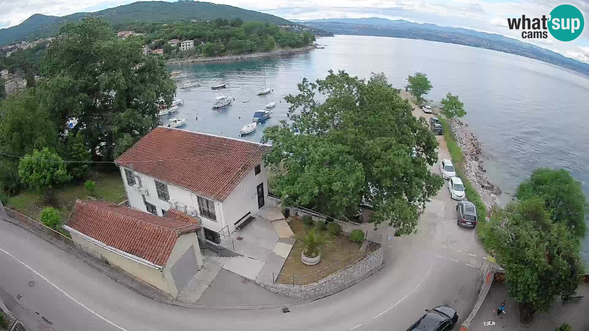 Spletna kamera pristanišče Ika – Pogled v živo na pristanišče in luči Opatije