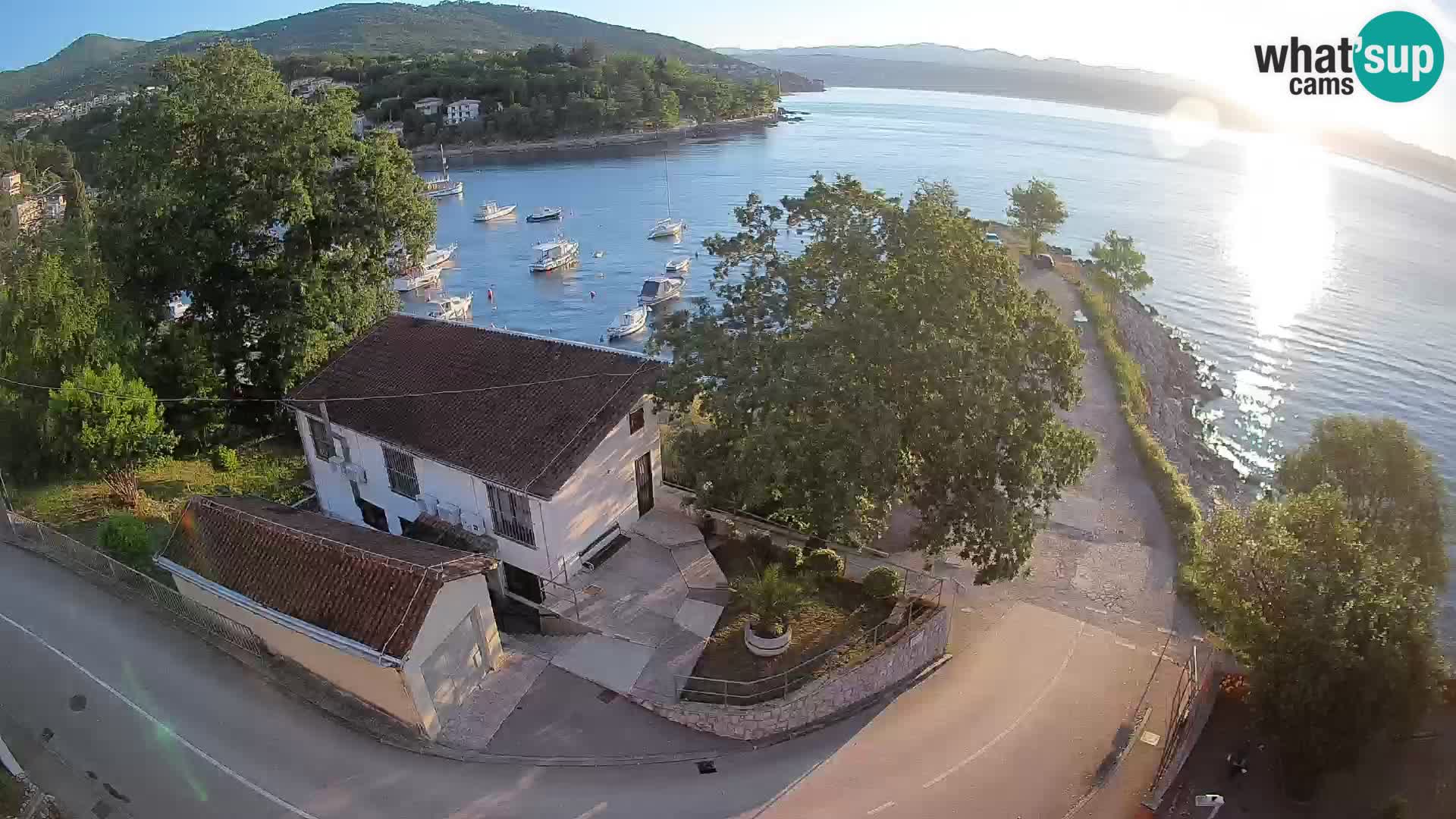 Spletna kamera pristanišče Ika – Pogled v živo na pristanišče in luči Opatije