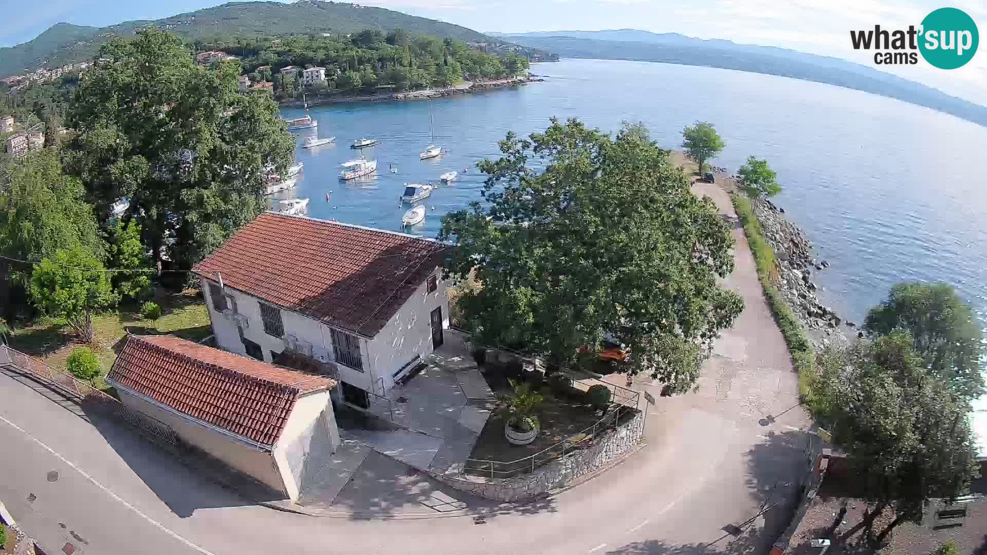 Web kamera luka Ika – Pogled uživo na luku i svjetla Opatije