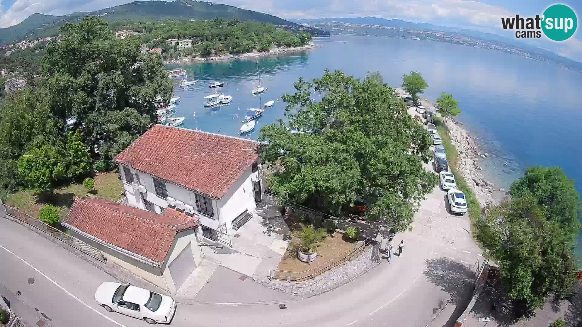 Spletna kamera pristanišče Ika – Pogled v živo na pristanišče in luči Opatije