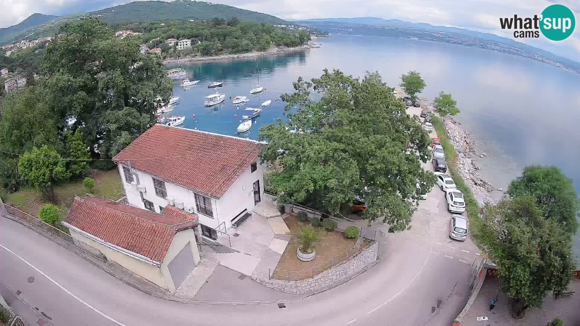 Spletna kamera pristanišče Ika – Pogled v živo na pristanišče in luči Opatije