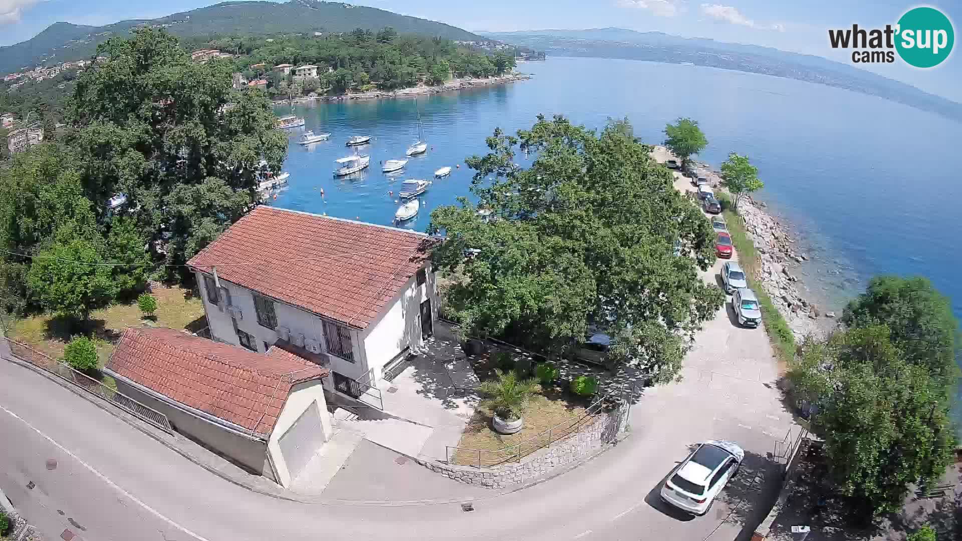 Spletna kamera pristanišče Ika – Pogled v živo na pristanišče in luči Opatije