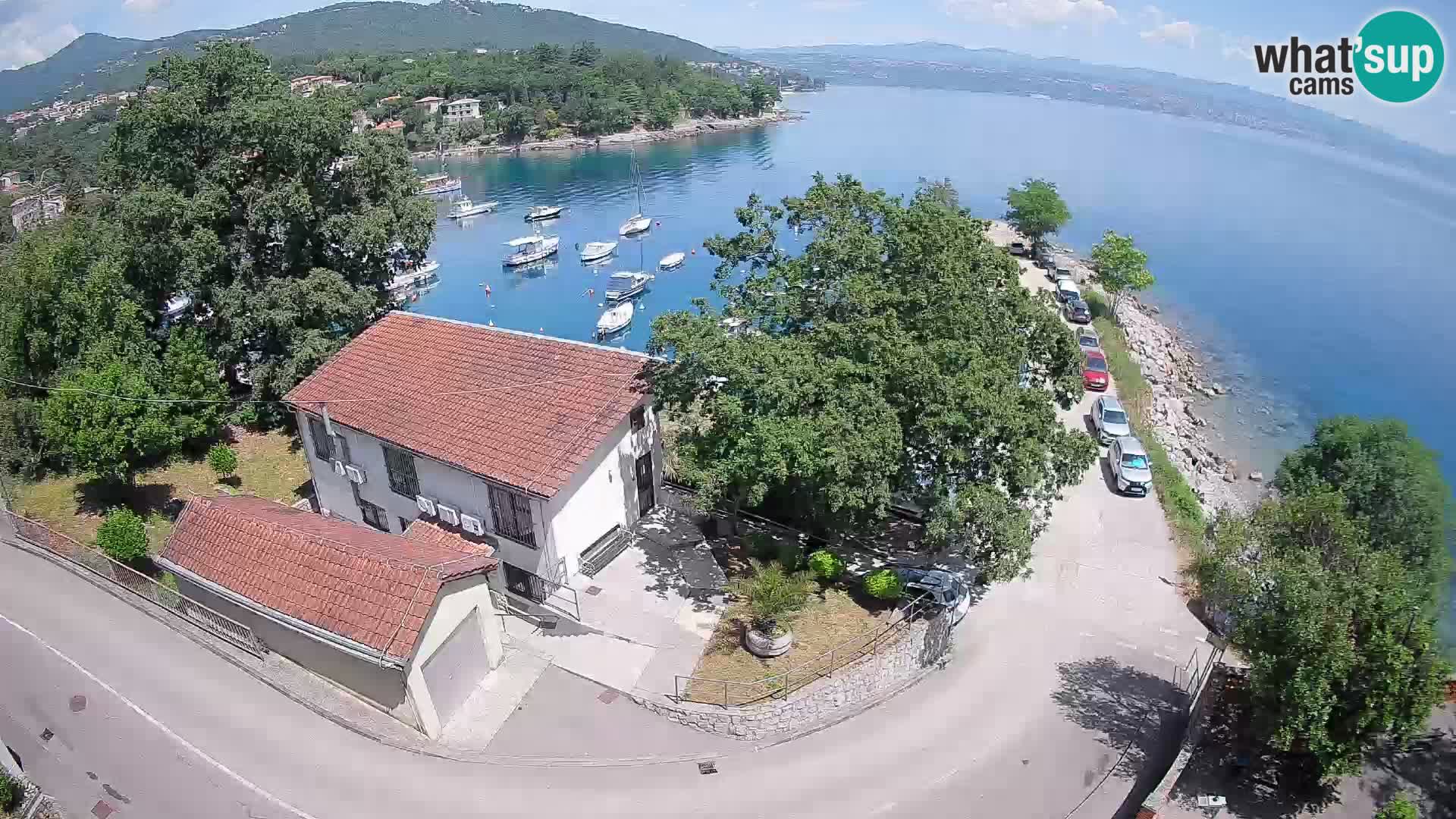 Spletna kamera pristanišče Ika – Pogled v živo na pristanišče in luči Opatije