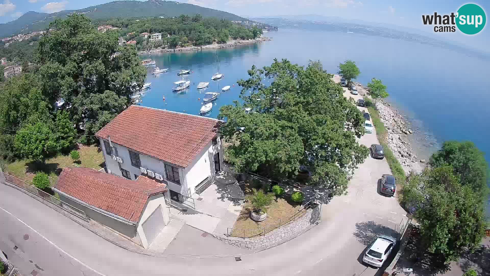 Spletna kamera pristanišče Ika – Pogled v živo na pristanišče in luči Opatije
