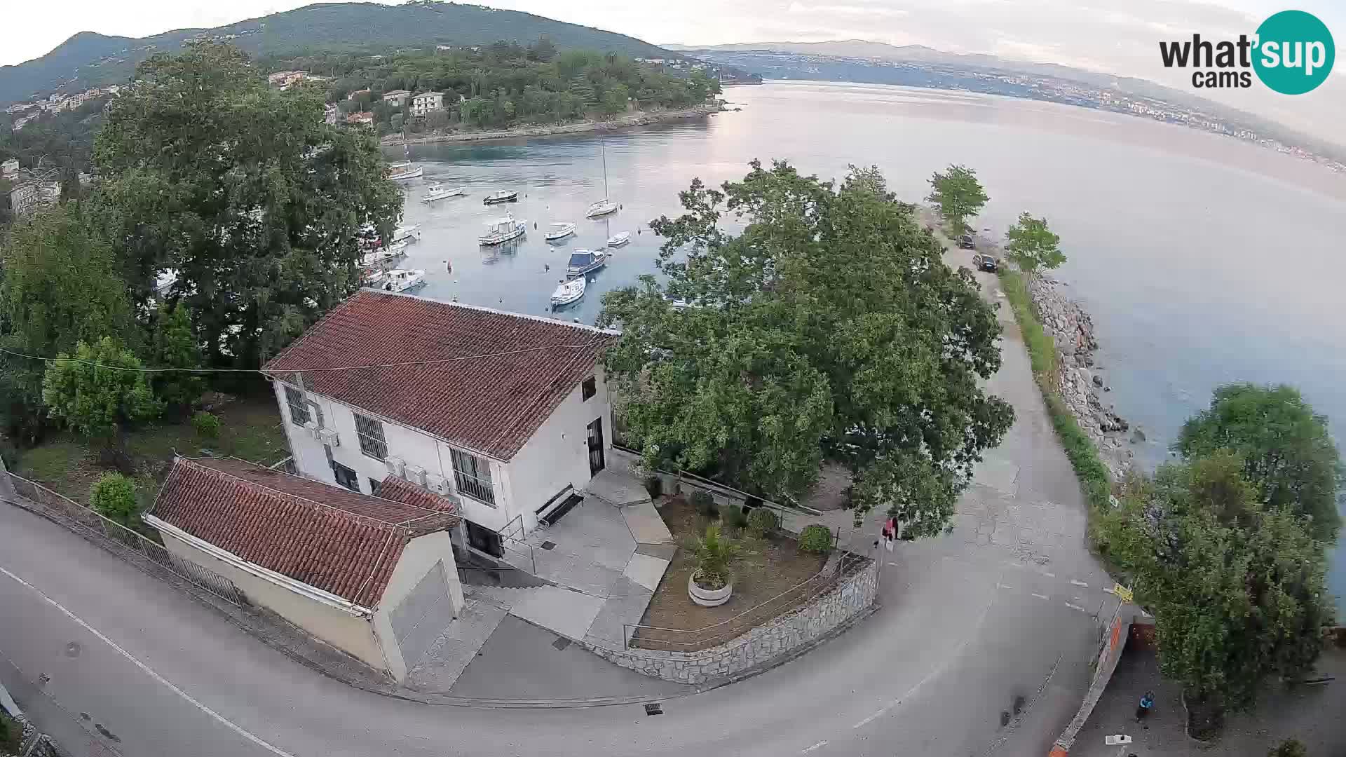 Web kamera luka Ika – Pogled uživo na luku i svjetla Opatije