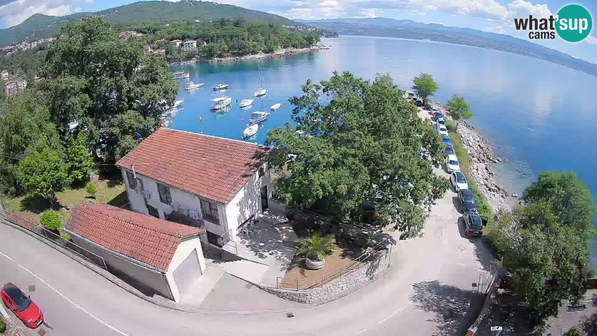 Spletna kamera pristanišče Ika – Pogled v živo na pristanišče in luči Opatije