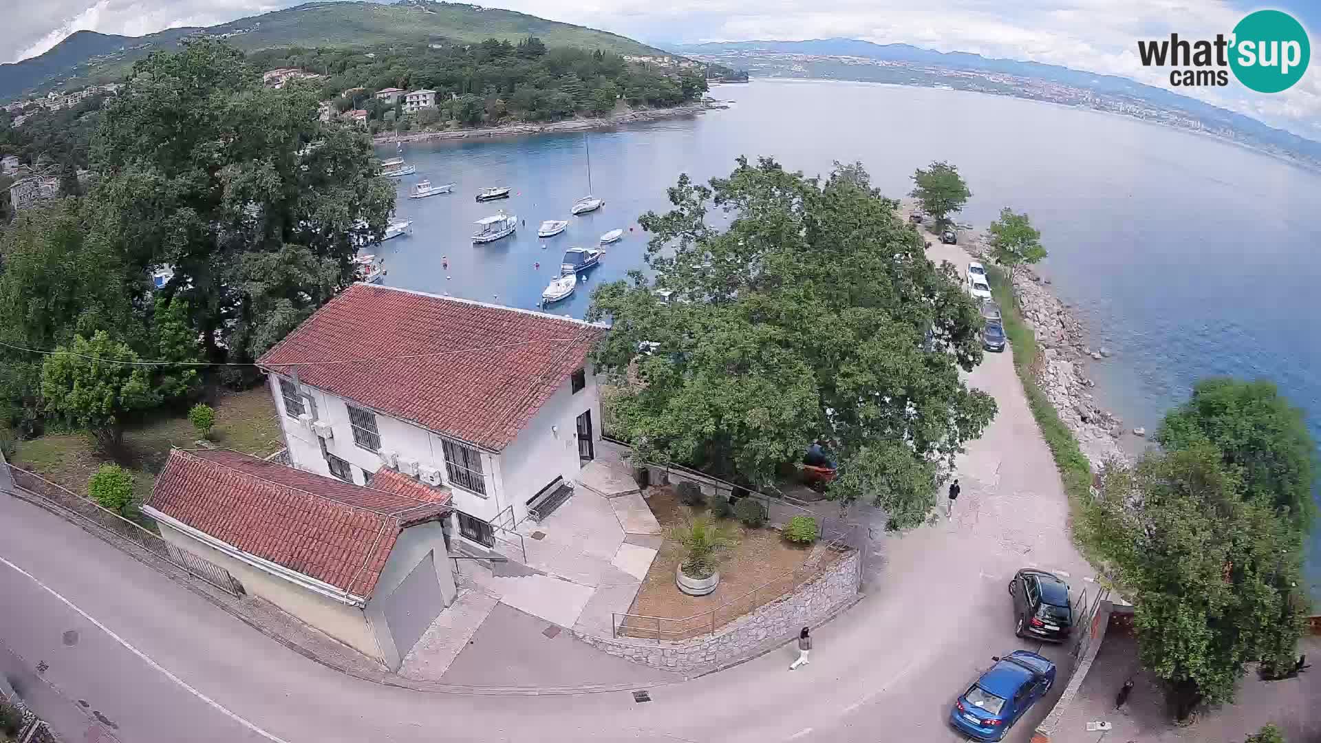 Spletna kamera pristanišče Ika – Pogled v živo na pristanišče in luči Opatije