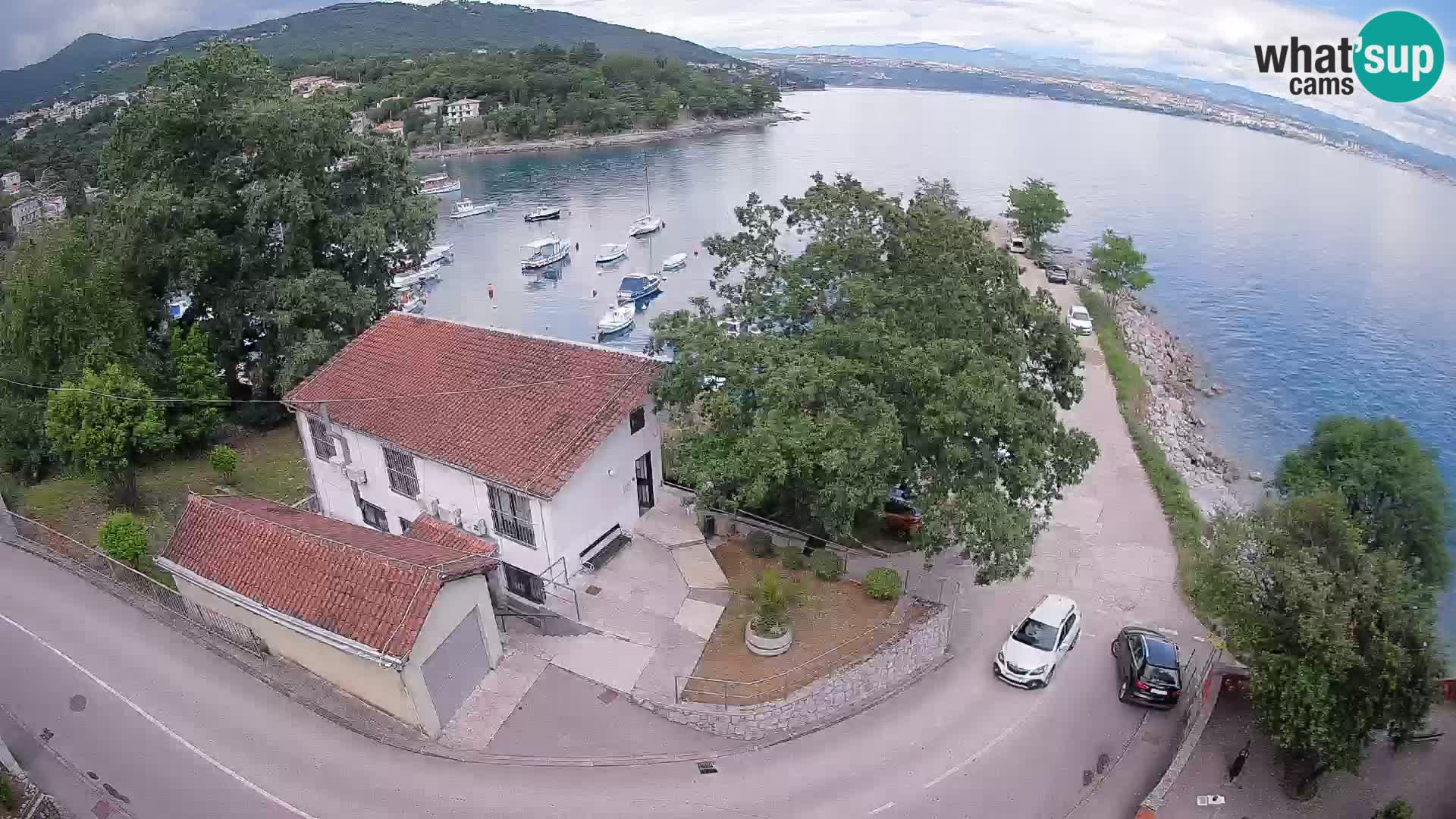 Web kamera luka Ika – Pogled uživo na luku i svjetla Opatije