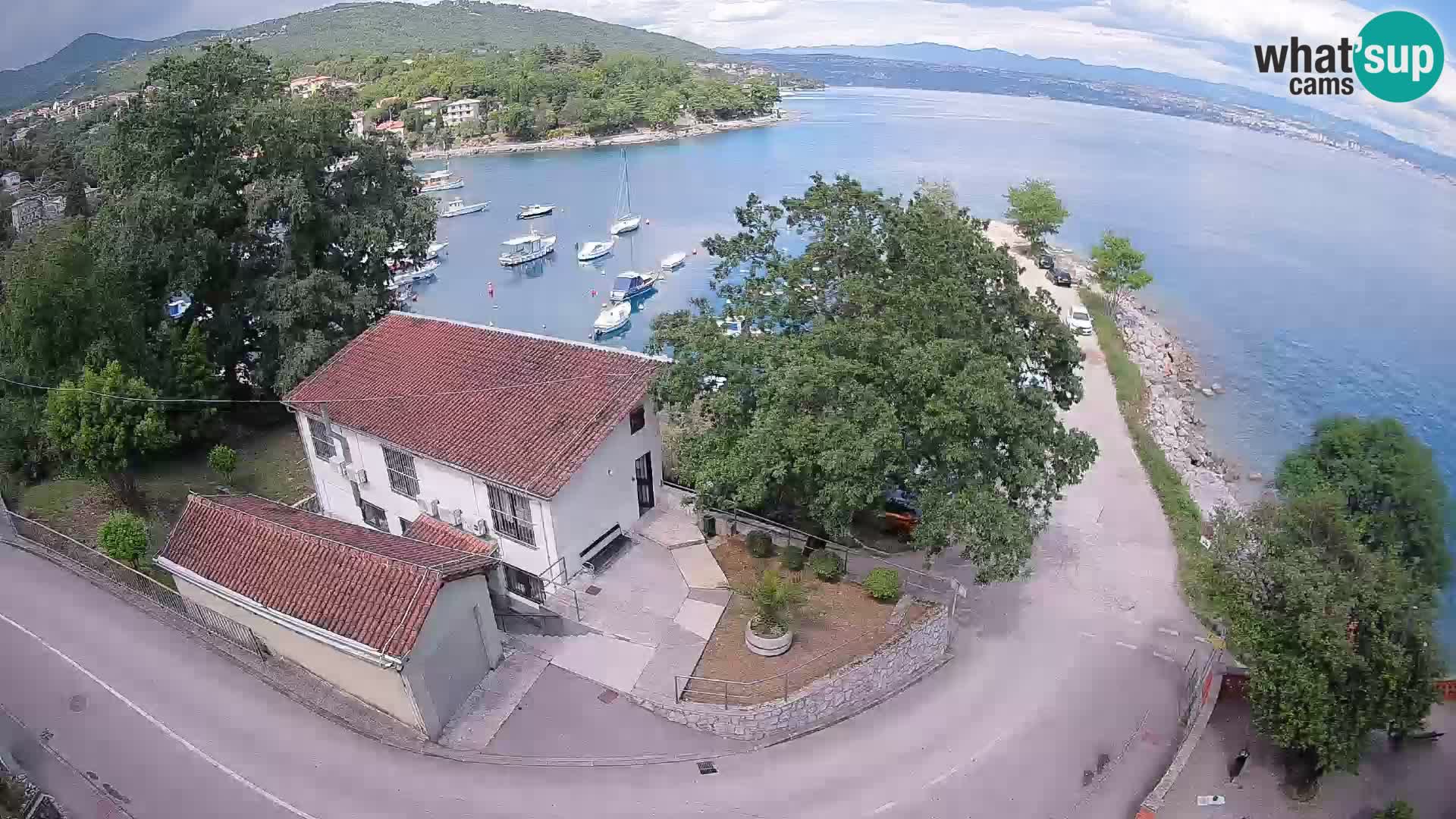 Web kamera luka Ika – Pogled uživo na luku i svjetla Opatije