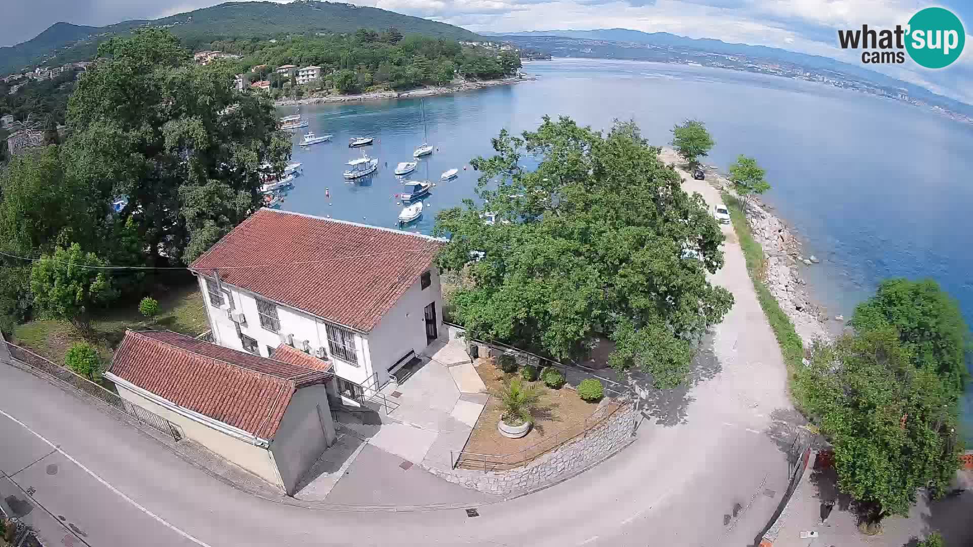 Spletna kamera pristanišče Ika – Pogled v živo na pristanišče in luči Opatije
