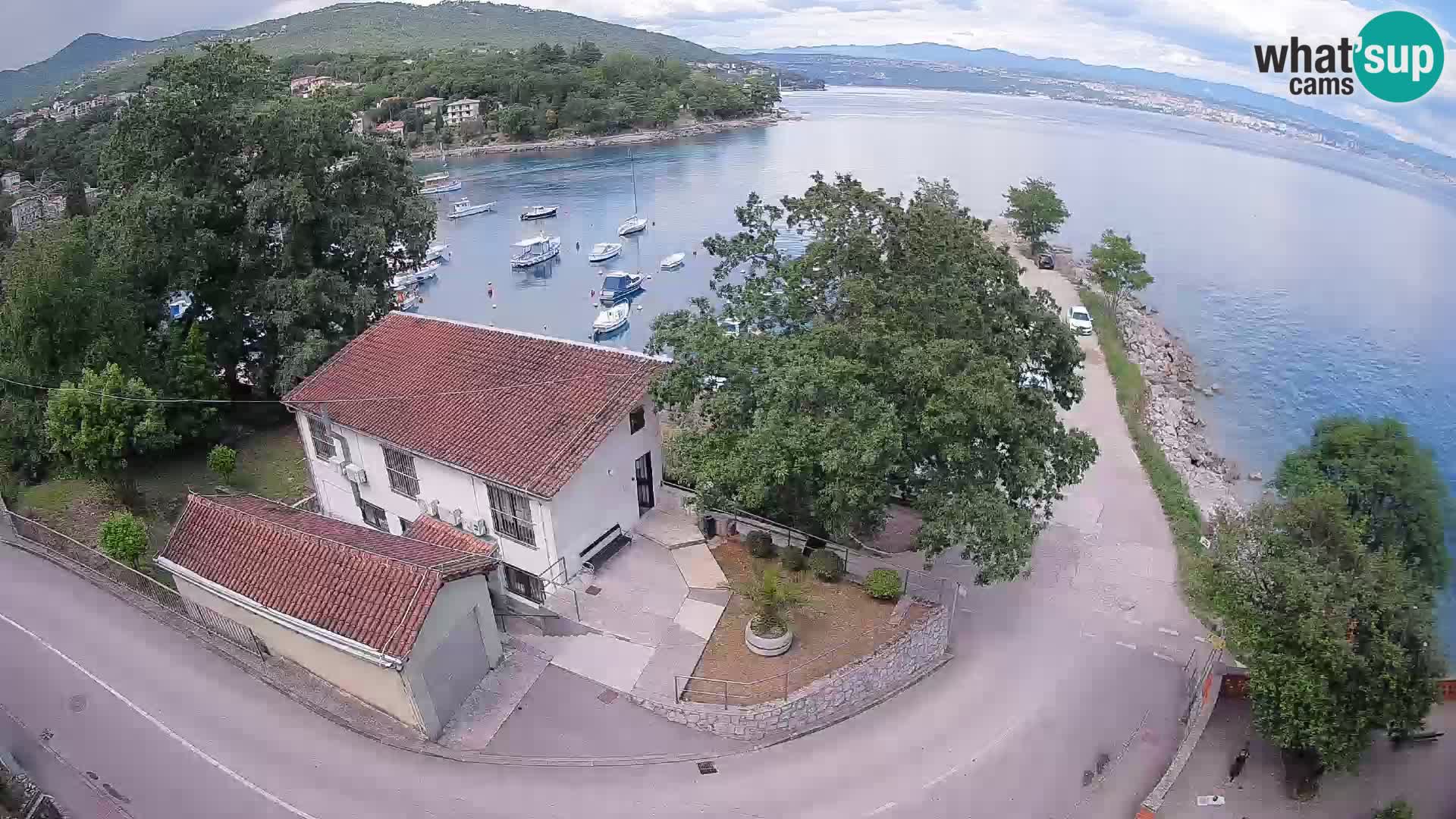 Spletna kamera pristanišče Ika – Pogled v živo na pristanišče in luči Opatije