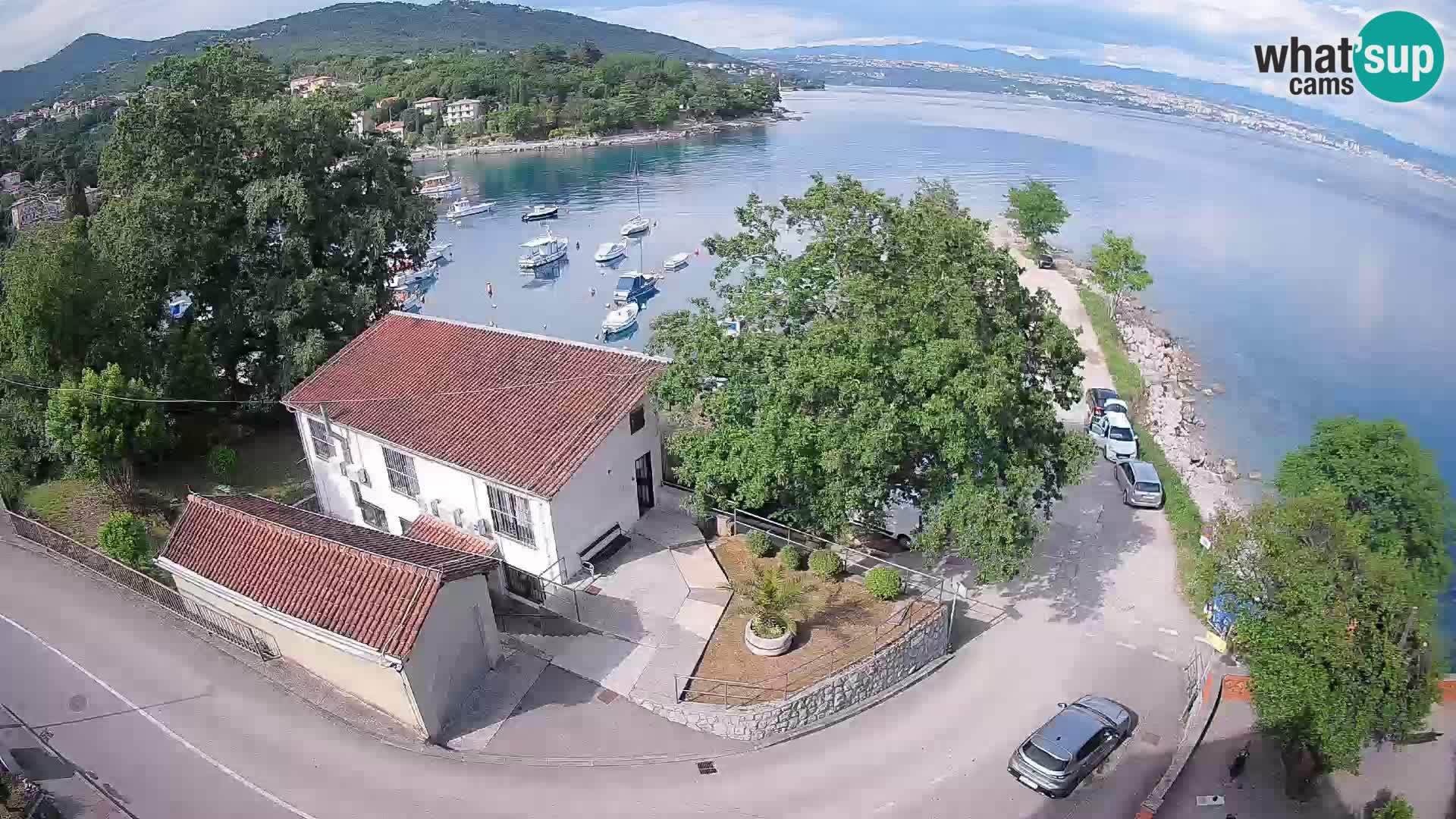 Spletna kamera pristanišče Ika – Pogled v živo na pristanišče in luči Opatije