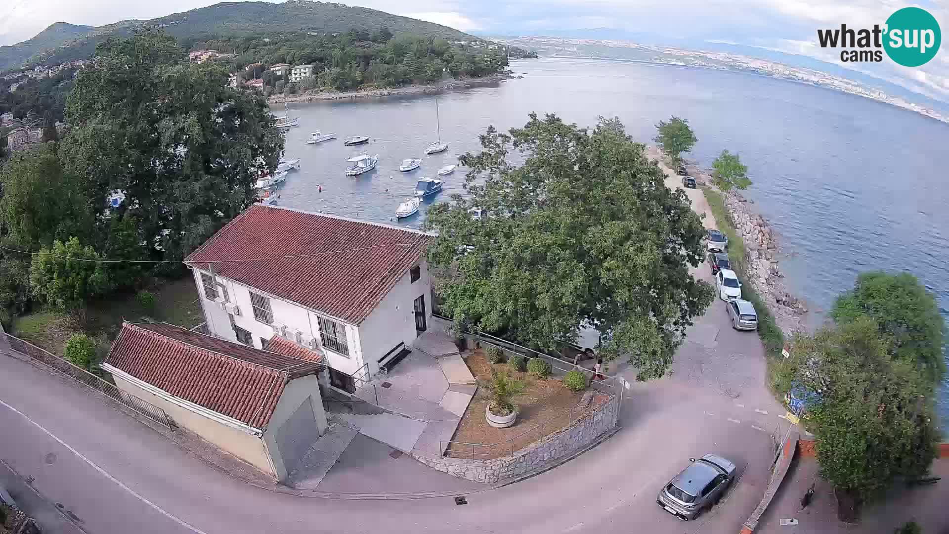 Spletna kamera pristanišče Ika – Pogled v živo na pristanišče in luči Opatije