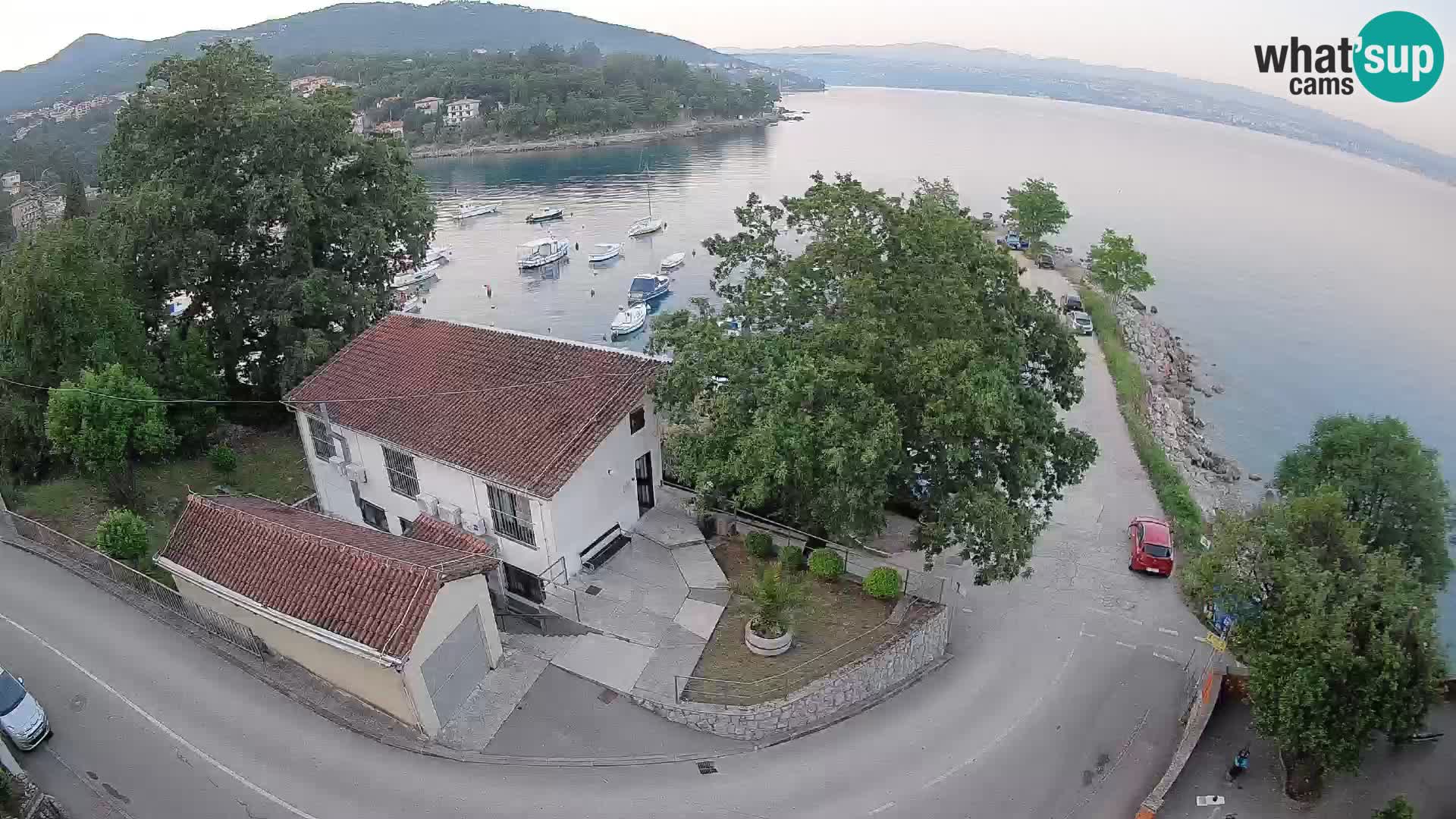 Spletna kamera pristanišče Ika – Pogled v živo na pristanišče in luči Opatije