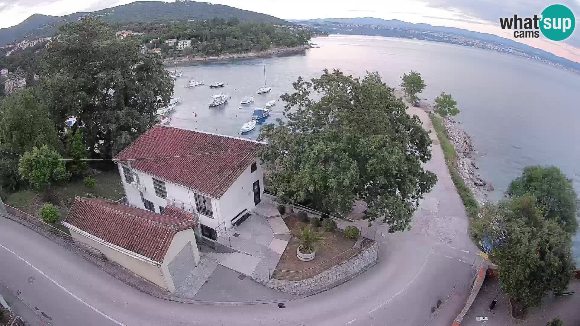 Ika Harbor Webcam – LIVE View of the Harbor and Opatija Lights