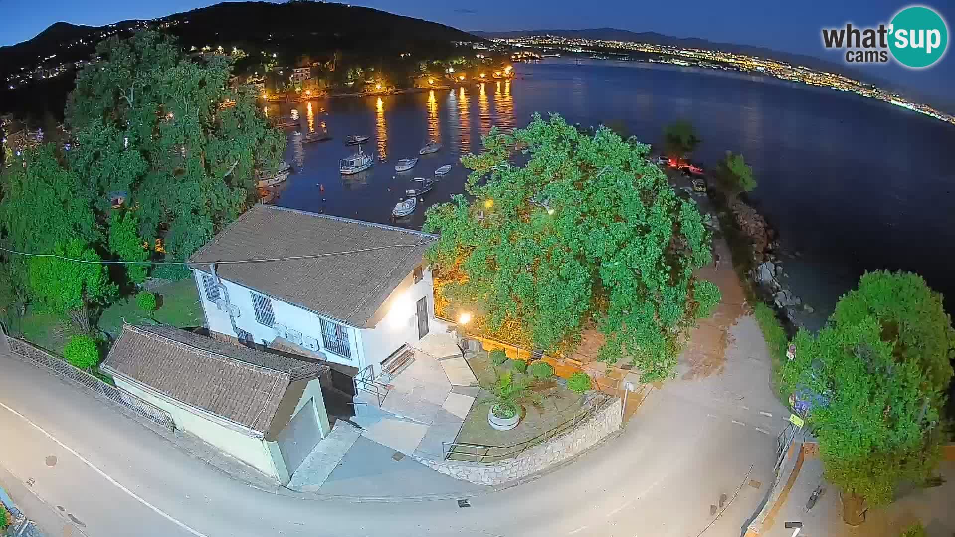 Ika Harbor Webcam – LIVE View of the Harbor and Opatija Lights