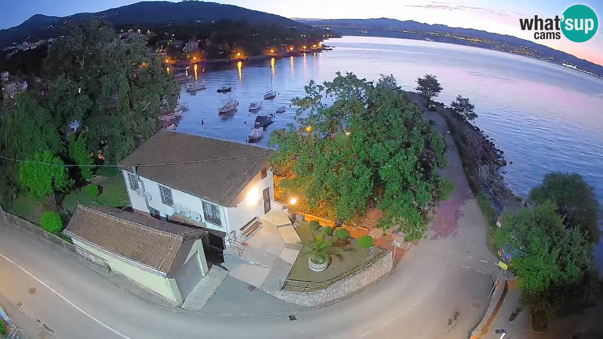 Ika Harbor Webcam – LIVE View of the Harbor and Opatija Lights