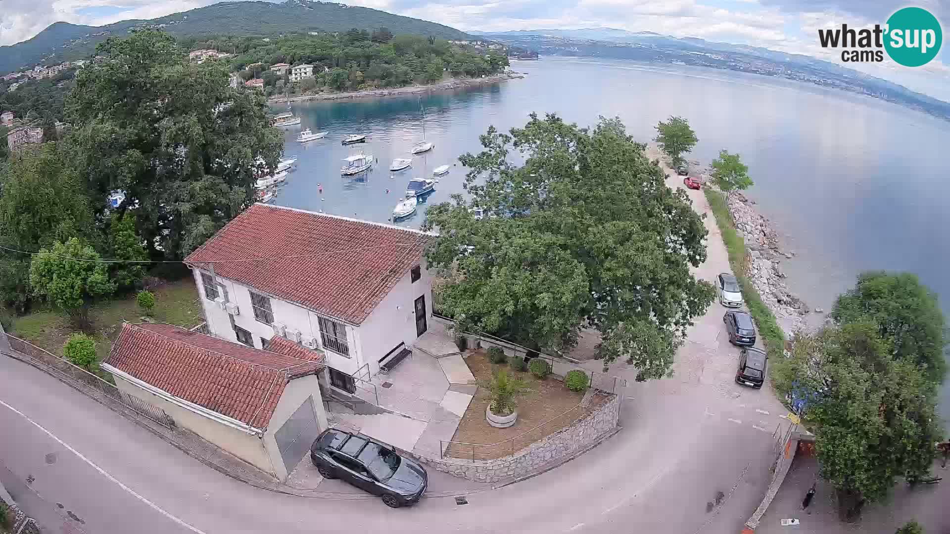 Spletna kamera pristanišče Ika – Pogled v živo na pristanišče in luči Opatije