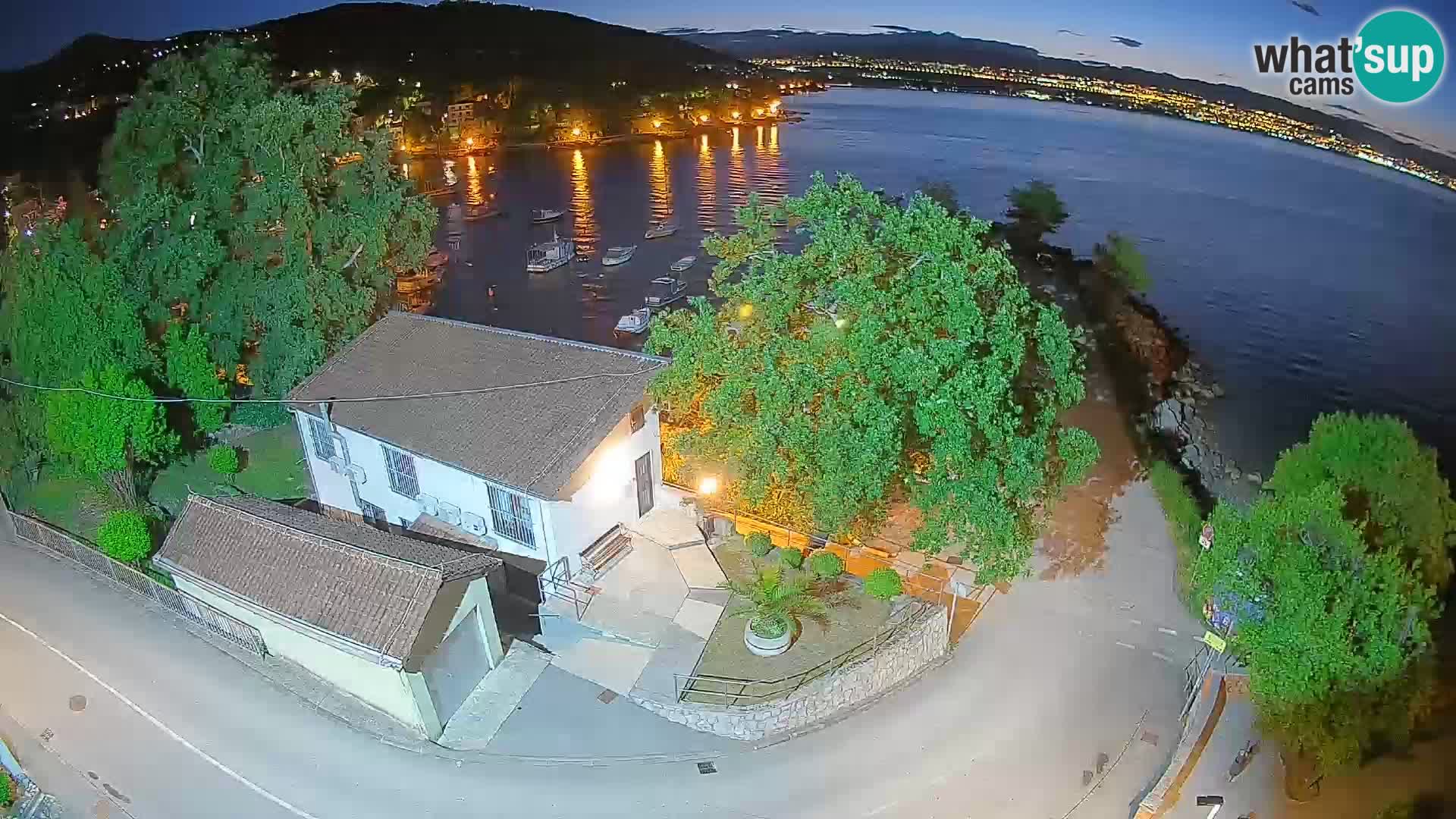 Ika Harbor Webcam – LIVE View of the Harbor and Opatija Lights