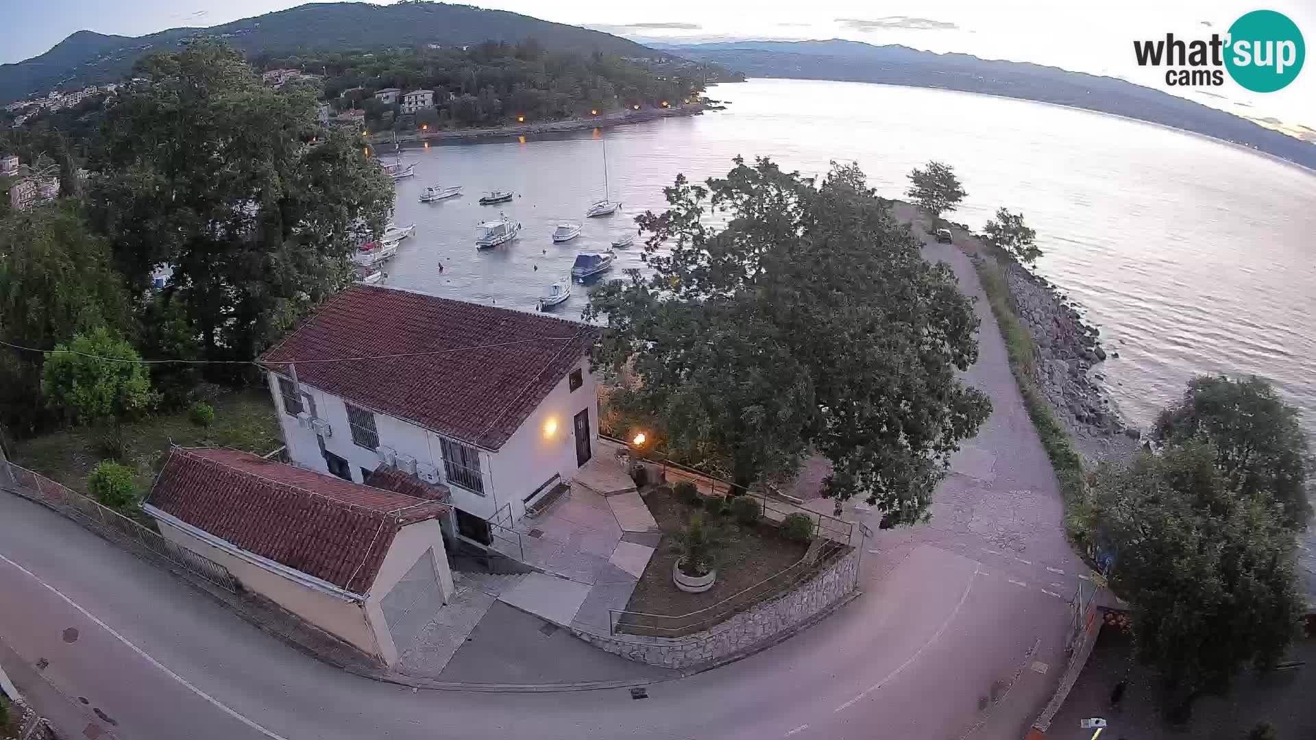 Ika Harbor Webcam – LIVE View of the Harbor and Opatija Lights