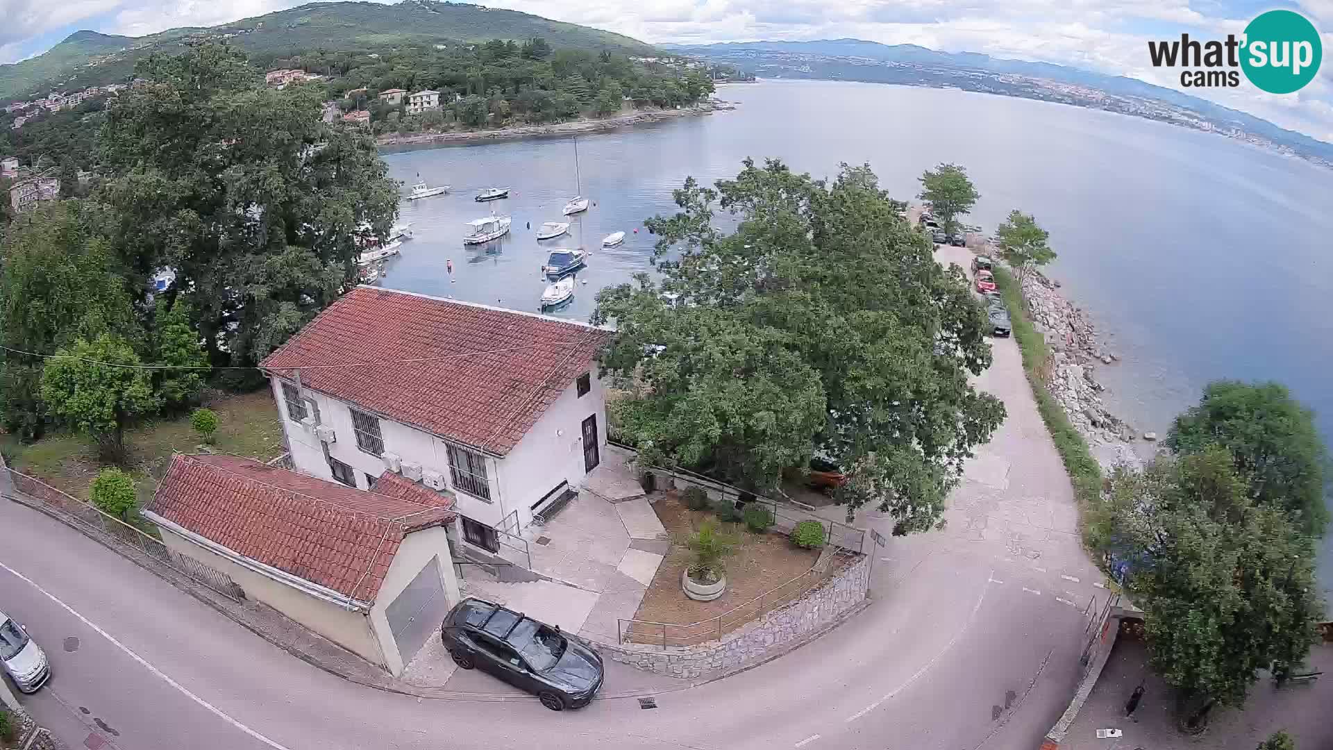 Web kamera luka Ika – Pogled uživo na luku i svjetla Opatije