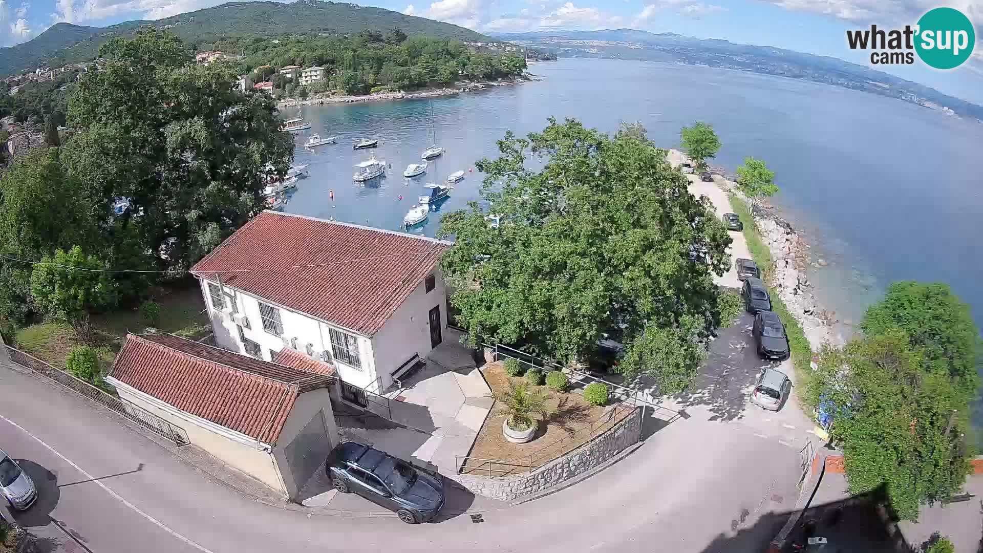 Spletna kamera pristanišče Ika – Pogled v živo na pristanišče in luči Opatije
