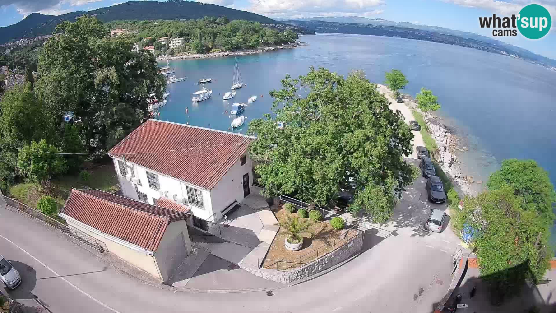 Spletna kamera pristanišče Ika – Pogled v živo na pristanišče in luči Opatije