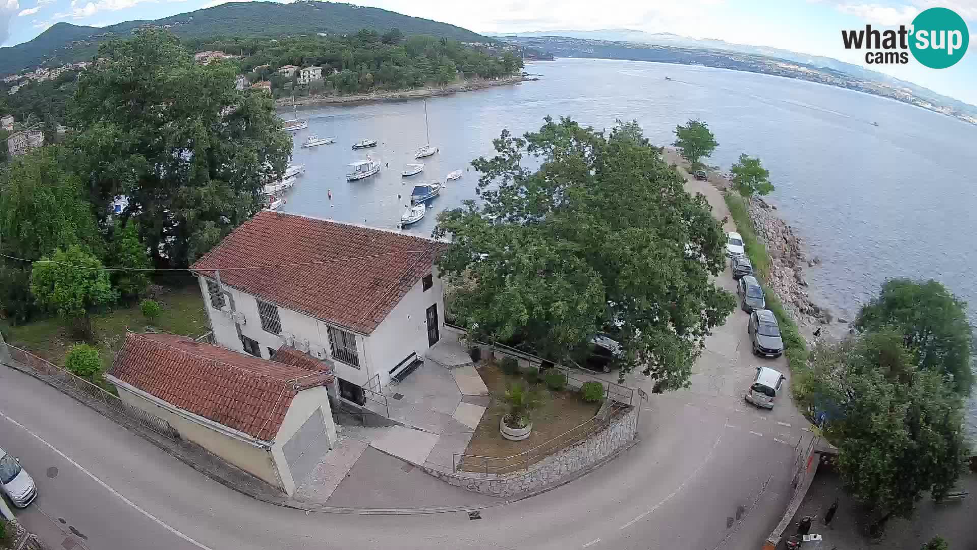 Spletna kamera pristanišče Ika – Pogled v živo na pristanišče in luči Opatije