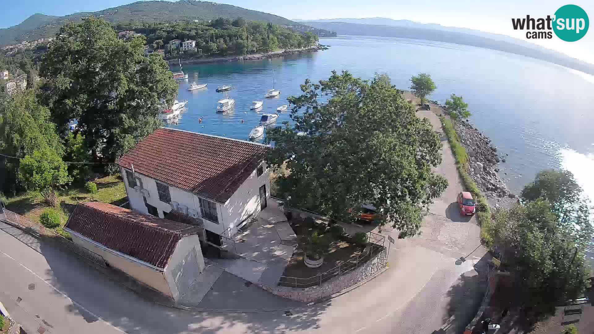 Spletna kamera pristanišče Ika – Pogled v živo na pristanišče in luči Opatije