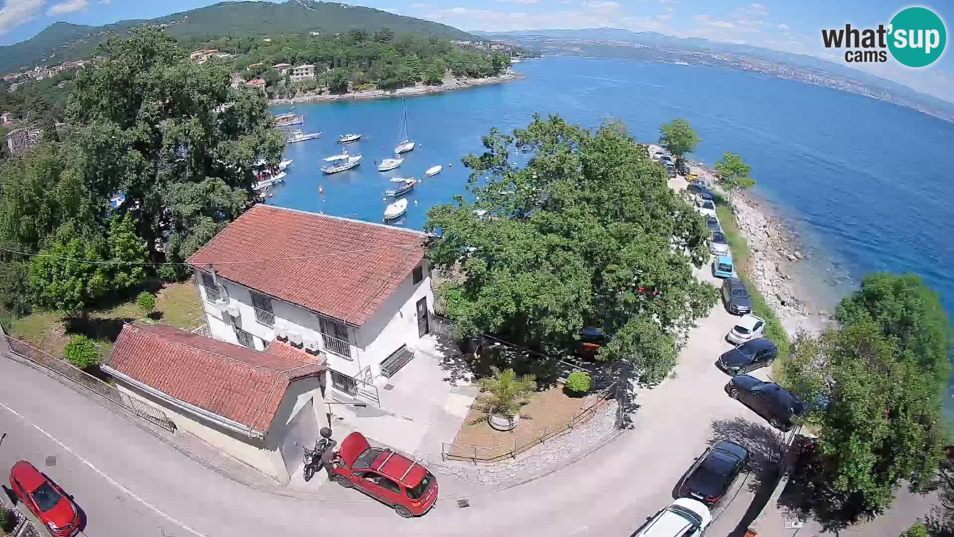 Web kamera luka Ika – Pogled uživo na luku i svjetla Opatije