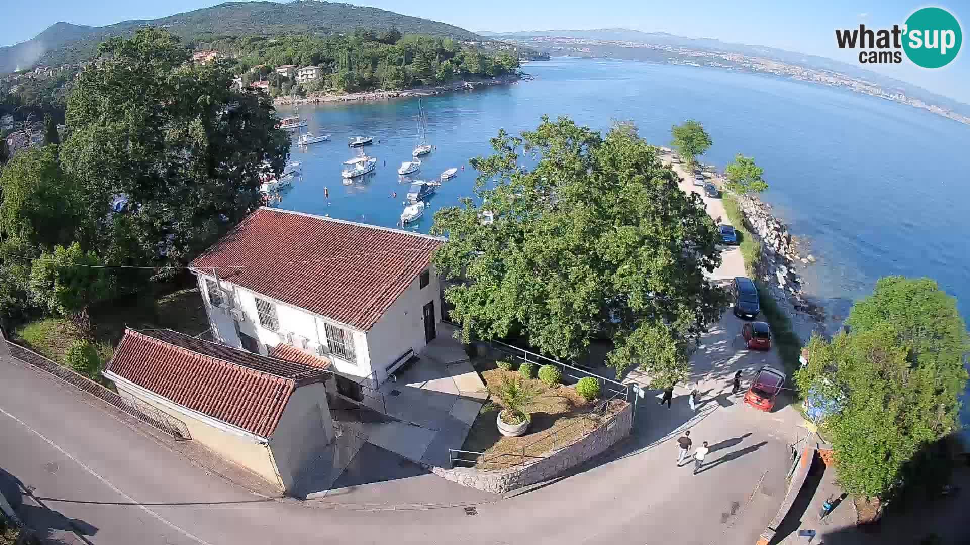 Spletna kamera pristanišče Ika – Pogled v živo na pristanišče in luči Opatije