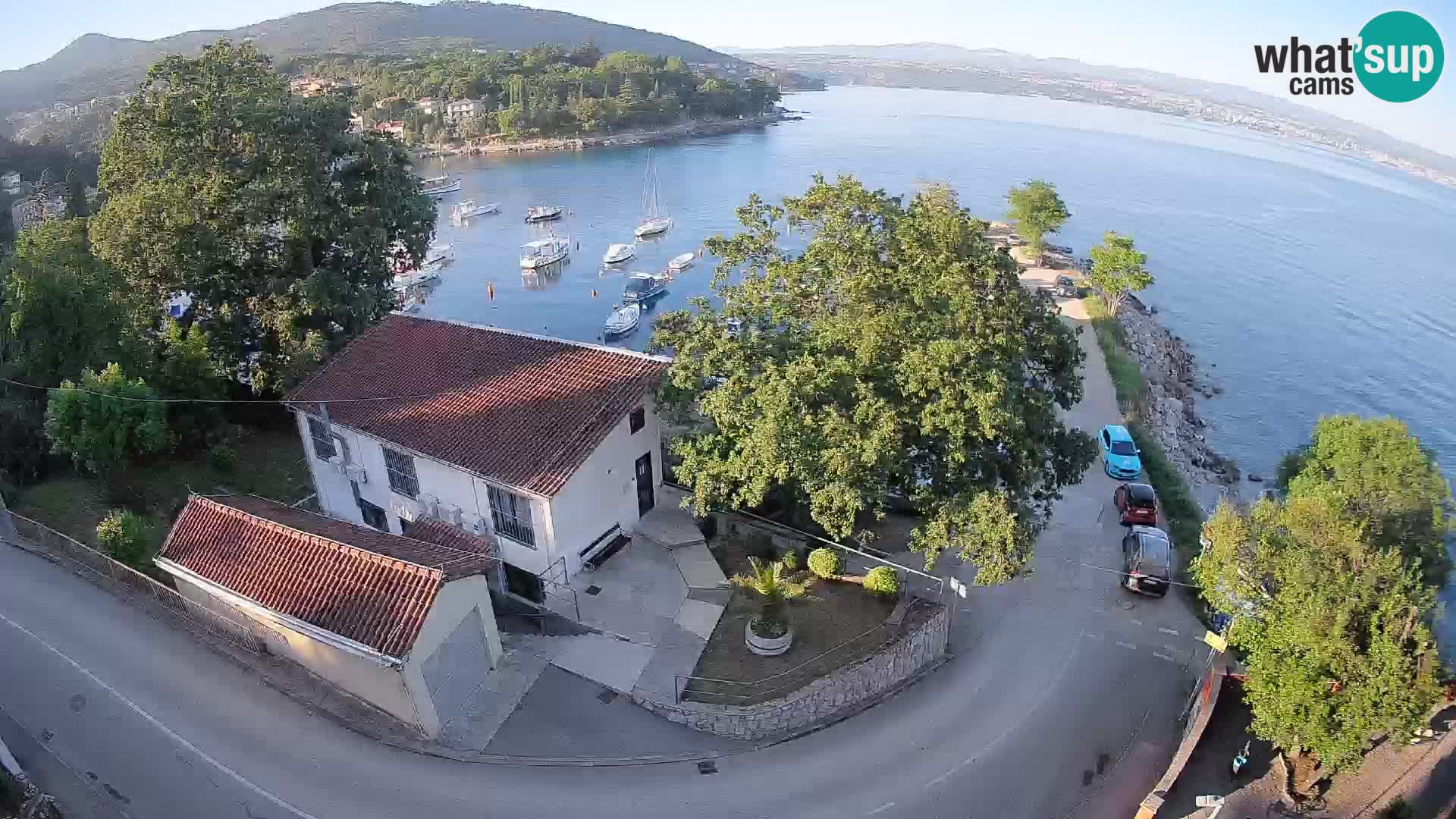 Web kamera luka Ika – Pogled uživo na luku i svjetla Opatije