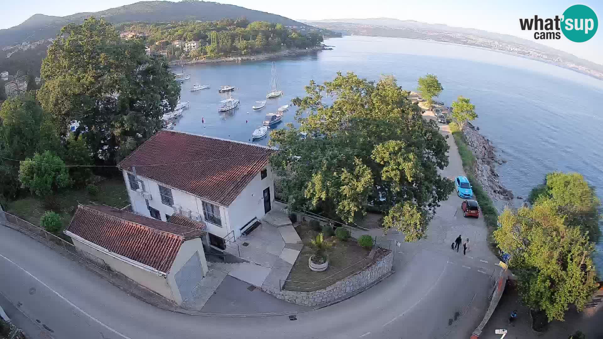 Spletna kamera pristanišče Ika – Pogled v živo na pristanišče in luči Opatije