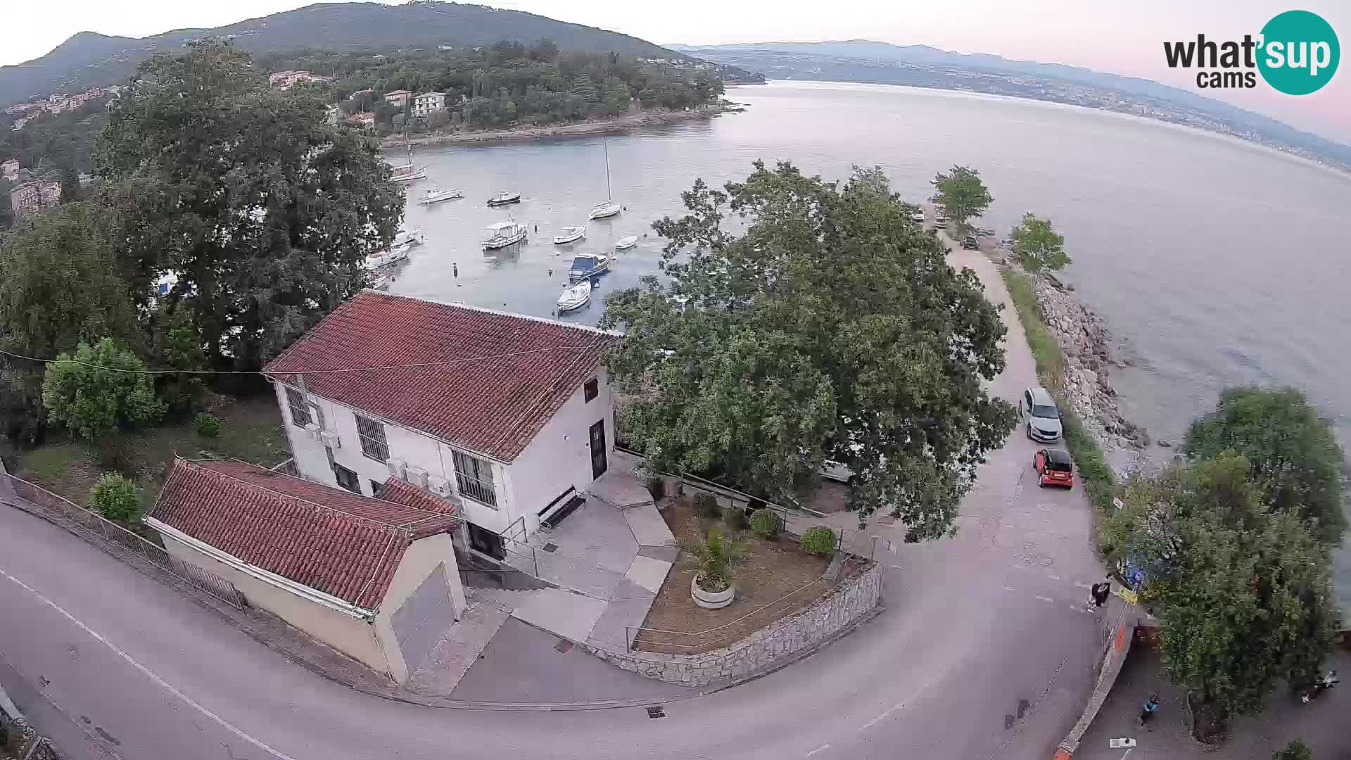 Web kamera luka Ika – Pogled uživo na luku i svjetla Opatije