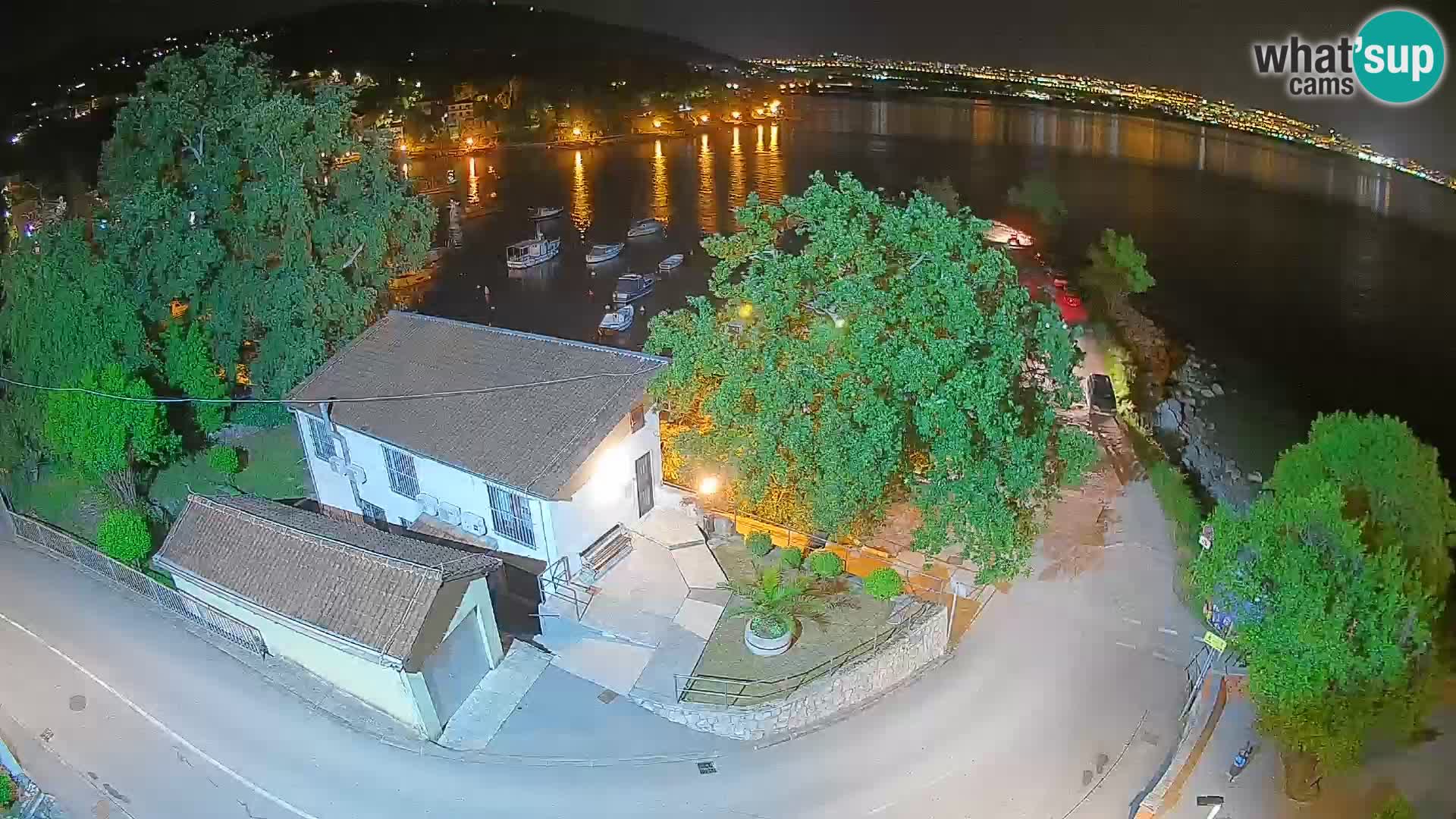 Spletna kamera pristanišče Ika – Pogled v živo na pristanišče in luči Opatije
