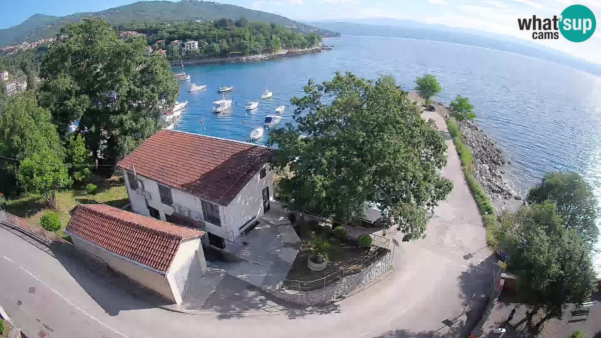 Spletna kamera pristanišče Ika – Pogled v živo na pristanišče in luči Opatije