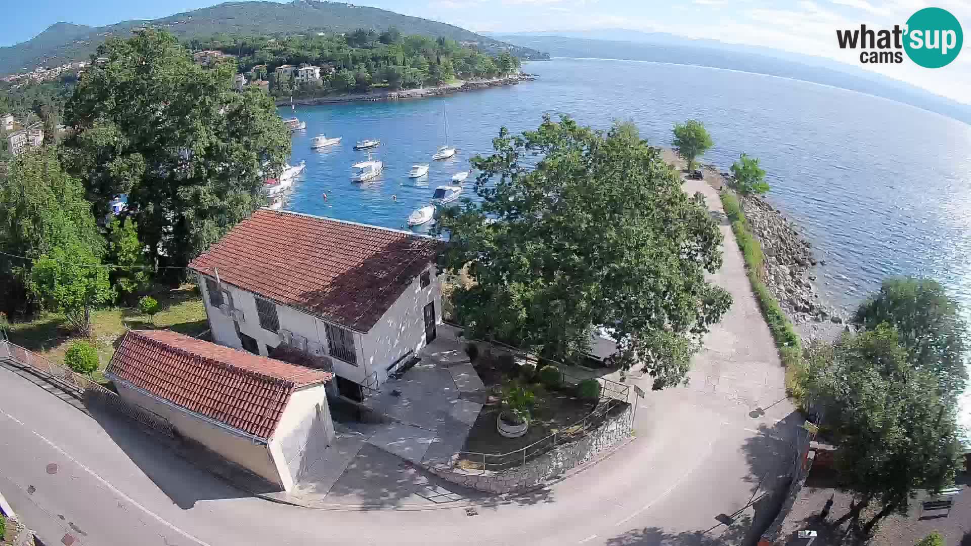 Web kamera luka Ika – Pogled uživo na luku i svjetla Opatije
