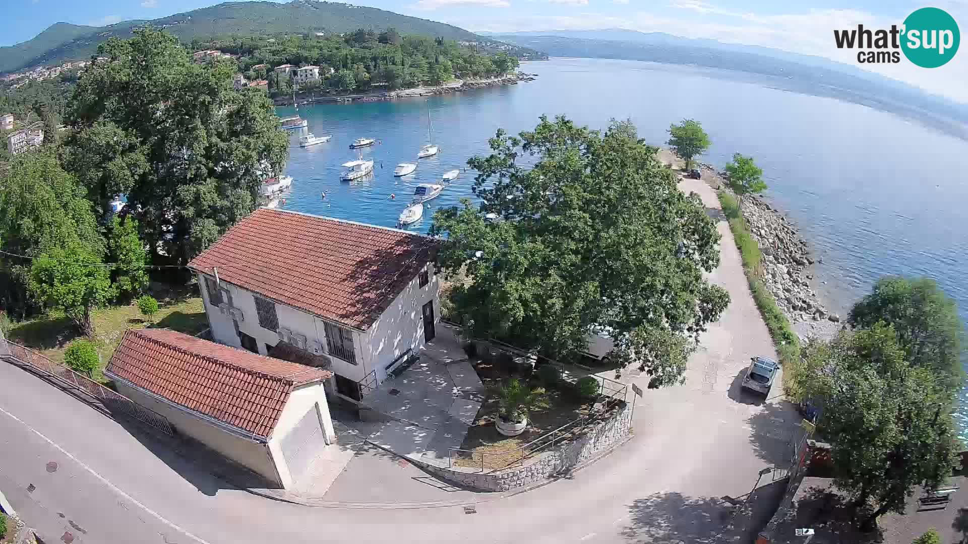 Spletna kamera pristanišče Ika – Pogled v živo na pristanišče in luči Opatije