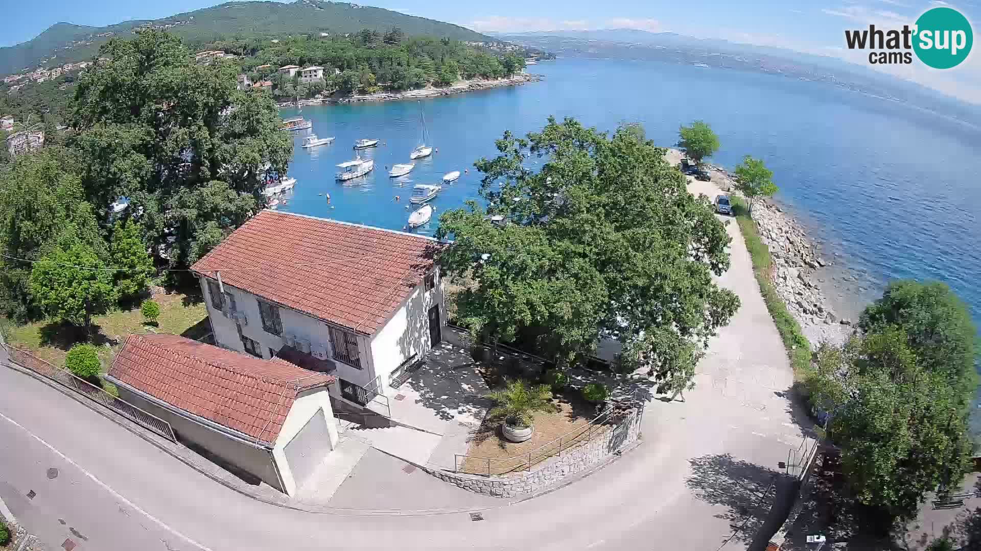 Spletna kamera pristanišče Ika – Pogled v živo na pristanišče in luči Opatije