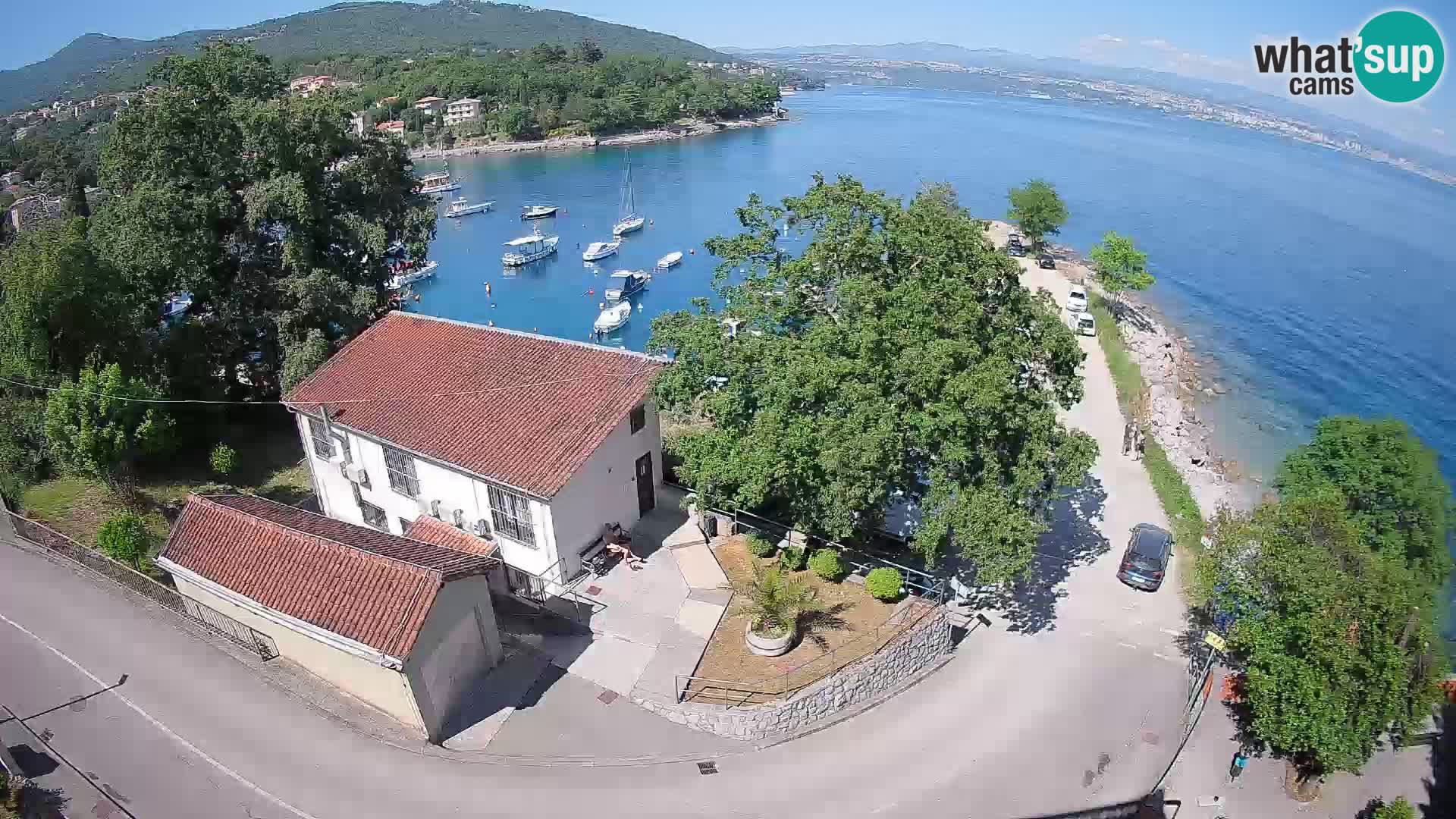 Spletna kamera pristanišče Ika – Pogled v živo na pristanišče in luči Opatije