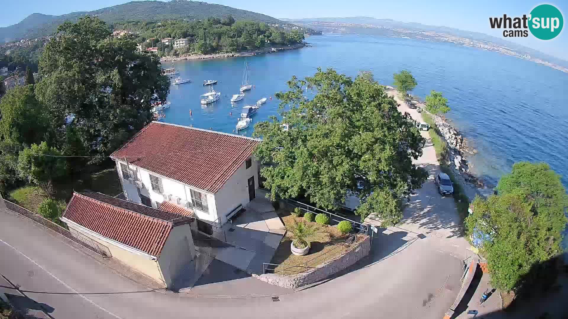 Web kamera luka Ika – Pogled uživo na luku i svjetla Opatije