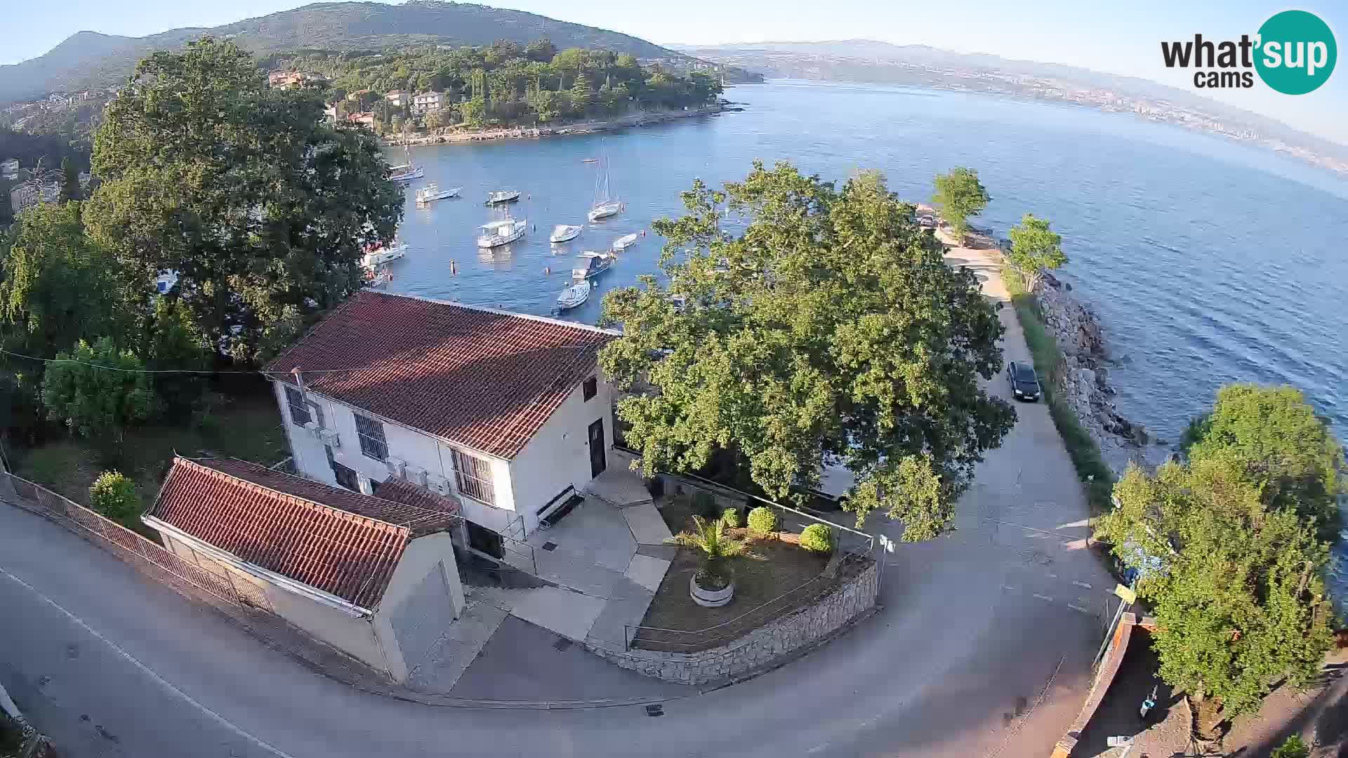 Web kamera luka Ika – Pogled uživo na luku i svjetla Opatije