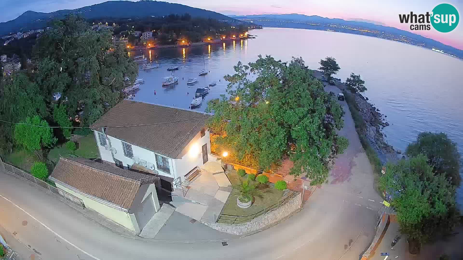 Ika Harbor Webcam – LIVE View of the Harbor and Opatija Lights
