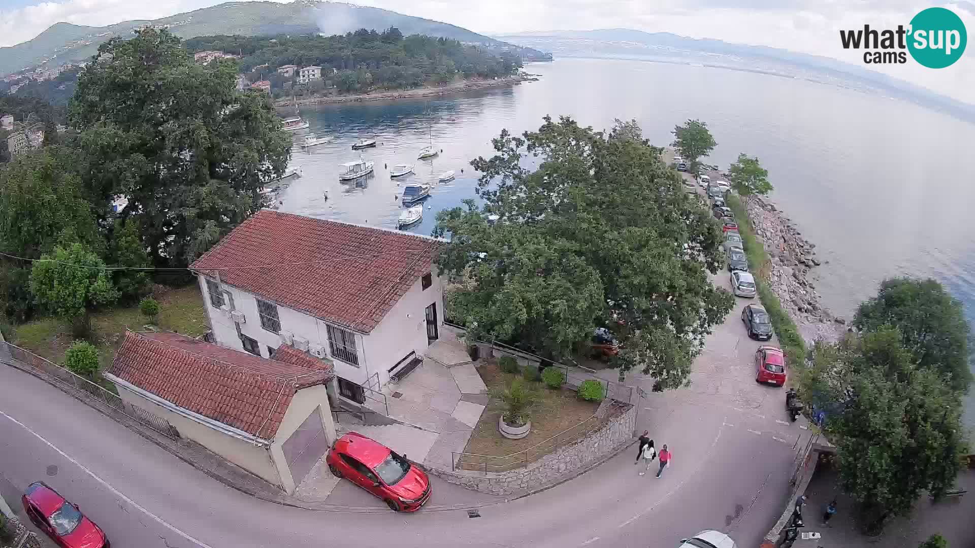 Spletna kamera pristanišče Ika – Pogled v živo na pristanišče in luči Opatije