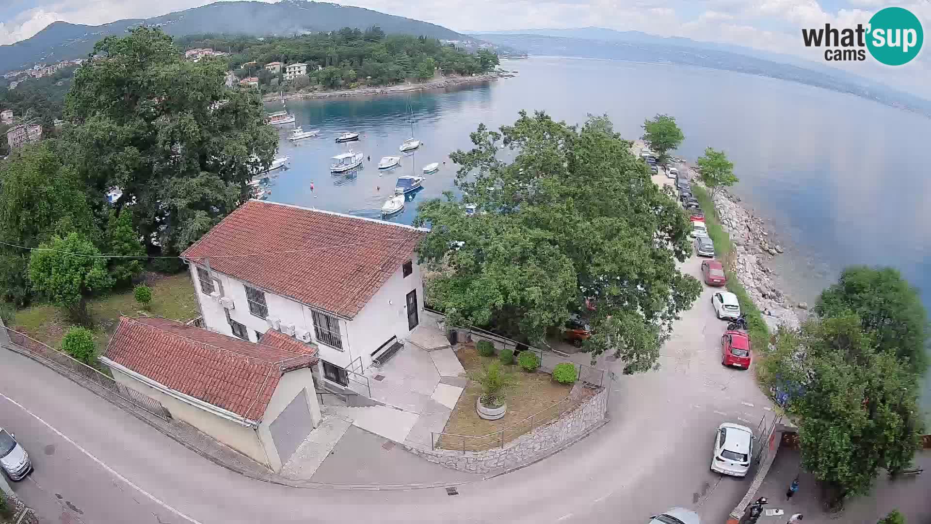 Spletna kamera pristanišče Ika – Pogled v živo na pristanišče in luči Opatije